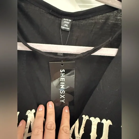 SHEIN Black Graphic T-Shirt - Picture 2 of 3